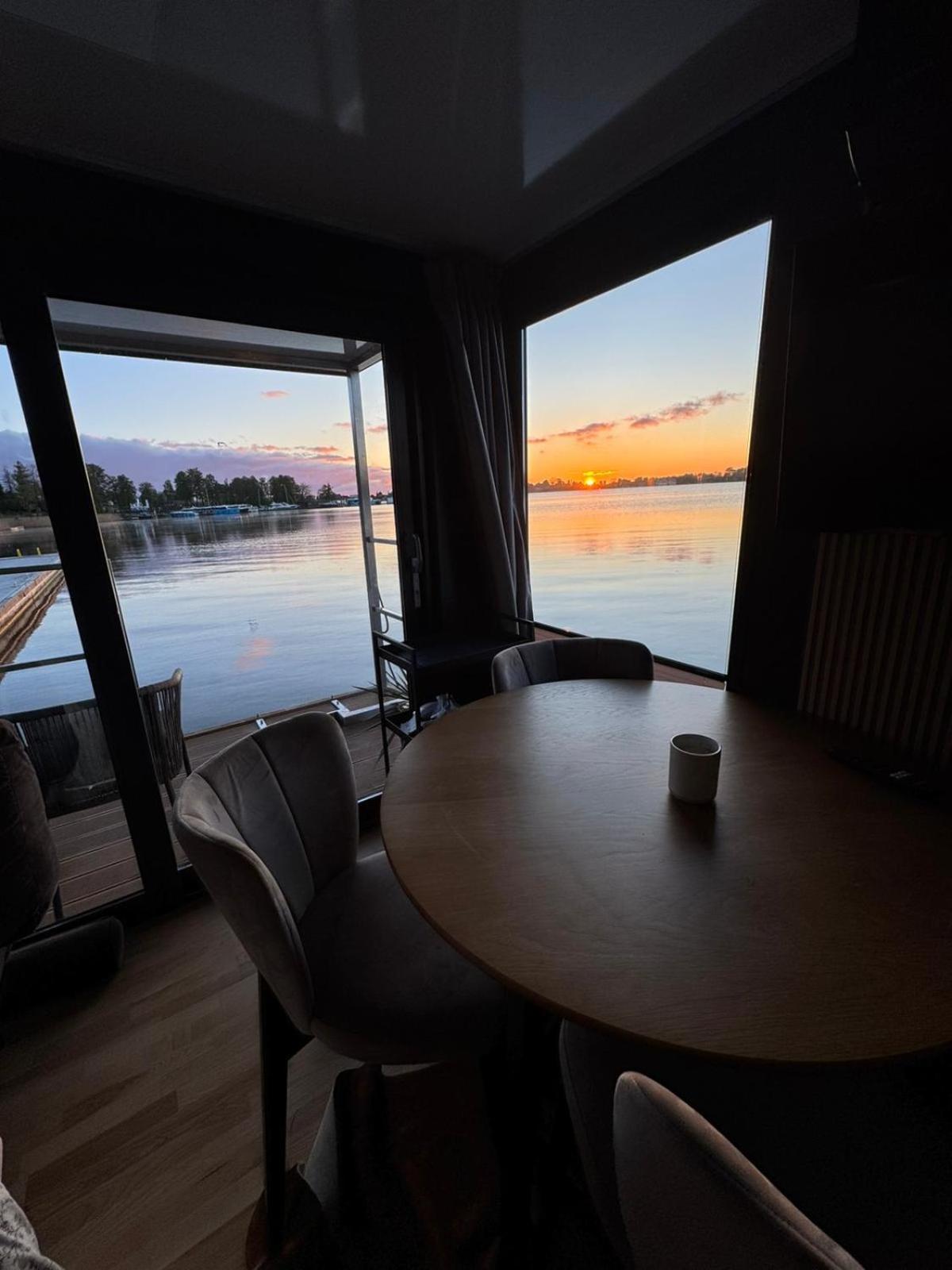 Domek Na Wodzie - Houseboat -Sauna, Taras Na Dachu, Dwie Sypialnie Миколайки Экстерьер фото
